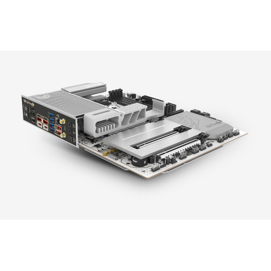 SAPPHIRE NITRO+ X870EA PHANTOM
