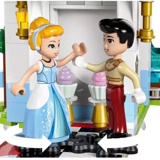 LEGO Princess Cinderella's castle and horse-drawn carriage- 43275 LEGO Princess Cinderella's castle and horse-drawn carriage- 43275