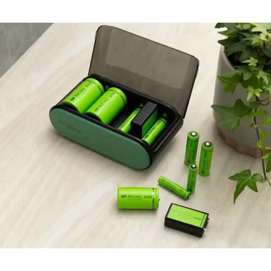 Universal Charger 6 slots / 4 channels R6,03,14,20,22  B361 GP