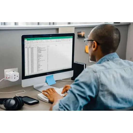 Skross универсален адаптер 220V , 30W, бял