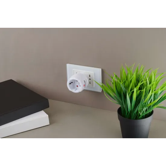 Skross Travel adapter World to CH+IT+ Brasil, USB