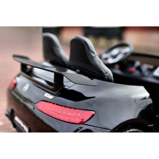 Акумулаторен кола Mercedes GT R 4X4 Licensed 2х12V двуместен с кожена седалка Акумулаторен кола Mercedes GT R 4X4 Licensed 2х12V двуместен с кожена седалка