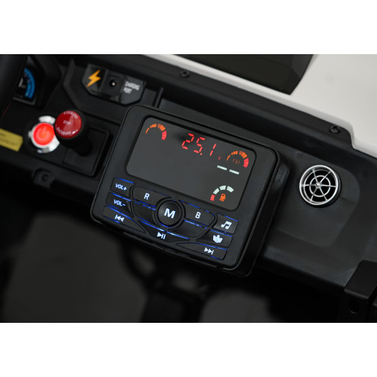 Battery-powered two-seater UTV off-road jeep, 4x4, 24V, 690W, with MP4 & MP3 player