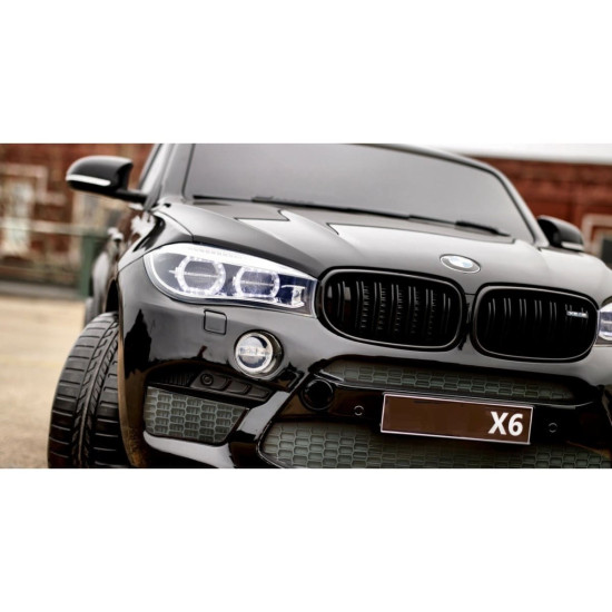 Акумулаторен двуместен джип BMW X6M 12V с дистанционно управление меки гуми и кожена седалка 2024 Акумулаторен двуместен джип BMW X6M 12V с дистанционно управление меки гуми и кожена седалка 2024