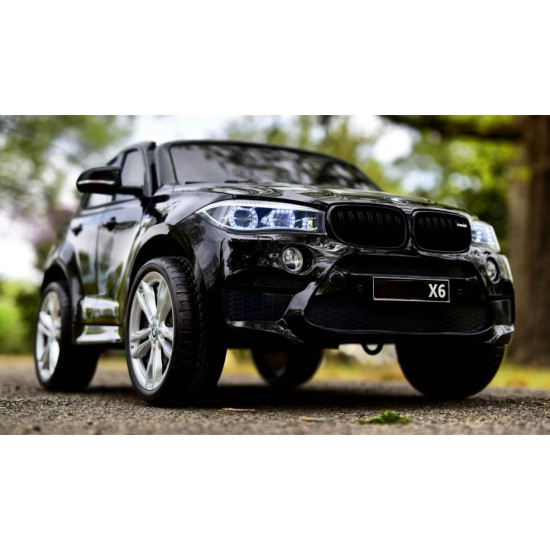 Акумулаторен двуместен джип BMW X6M 12V с дистанционно управление меки гуми и кожена седалка 2024 Акумулаторен двуместен джип BMW X6M 12V с дистанционно управление меки гуми и кожена седалка 2024