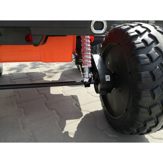 Акумулаторен джип Jeep 4x4 12V двуместен с кожена седалка Акумулаторен джип Jeep 4x4 12V двуместен с кожена седалка