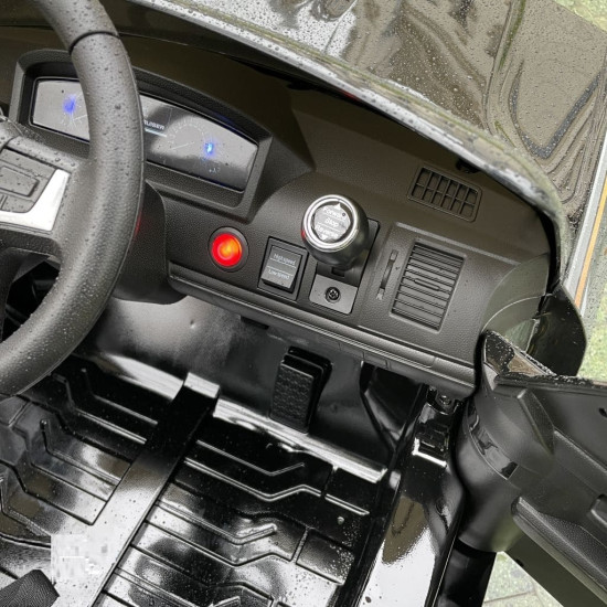 Акумулаторен джип Toyota Land Cruiser 12V меки гуми и отварящи се врати Акумулаторен джип Toyota Land Cruiser 12V меки гуми и отварящи се врати
