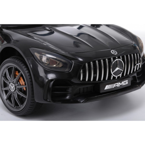 Акумулаторна кола Mercedes Benz GT R 4x4 с меки гуми и кожена седалка 12V Акумулаторна кола Mercedes Benz GT R 4x4 с меки гуми и кожена седалка 12V